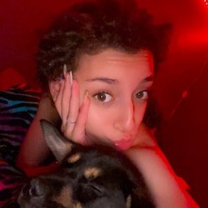 Meet your Posher, Dania